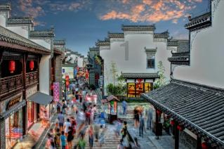 “暖冬行动”温暖旅客回家路